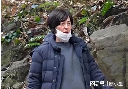 60岁阿姨吃瓜事件,揭秘网络舆论背后的真相